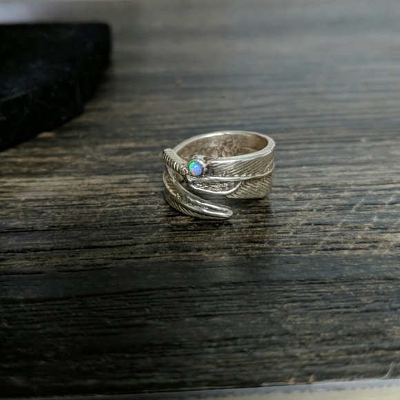 Sweet sterling silver feather wrap around ring. - Picture 3 of 3